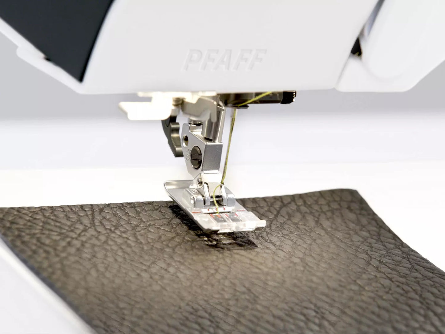 Limited Stock of Quilt Expression 720 Sewing Machine - open box stock